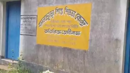 চন্দ্রকোনা ২: চন্দ্রকোনায় গ্রামীণ রাস্তা পরিণত হয়েছে পুকুরে, সমস্যায় সাধারণ মানুষ #jansamasya