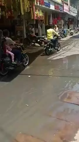 बुधवारा में नगर भाजपा मंडल अध्यक्ष पार्षद अंजनी विशाल चौरसिया के कार्यक्षेत्र में बिना बारिश के सड़क नाली में अंतर समाप्