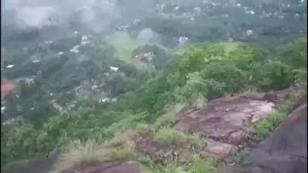തൊടുപുഴ: വണ്ണപ്പുറം കോട്ടപ്പാറ വ്യൂ പോയിൻ്റിൽ നിന്ന് എഴുപത് അടി താഴ്ചയുള്ള കൊക്കയിലേക്ക് വീണ യുവാവിനെ രക്ഷപ്പെടുത്തി