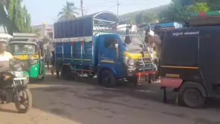 ಹುನಗುಂದ: ಪಟ್ಟಣದ ಬೆಳಗಾವಿ-ರಾಯಚೂರ ರಾಜ್ಯ ಹೆದ್ದಾರಿಯಲ್ಲಿ 2 ಕಿ.ಮೀ ಟ್ರಾಫಿಕ್ ಜಾಮ್