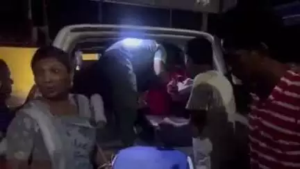 सागवाड़ा: डूंगरपुर-बांसवाड़ा हाईवे पर दो कारों में हुई भिड़ंत, एक युवक की मौत, 15 घायल व 7 जनों की हालत गंभीर