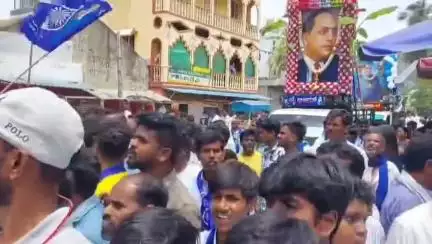 ಯಳಂದೂರು: ಮಾಂಬಳ್ಳಿ ಗ್ರಾಮದಲ್ಲಿ ಅಂಬೇಡ್ಕರ್ ಜಯಂತಿ ಆಚರಣೆ ಭಾರೀ‌ ಜನಸ್ತೊಮ,ವಾಹನದಟ್ಟಣೆ ನಿಯಂತ್ರಿಸಲು ಪೊಲೀಸರು ಹರಸಹಾಸ