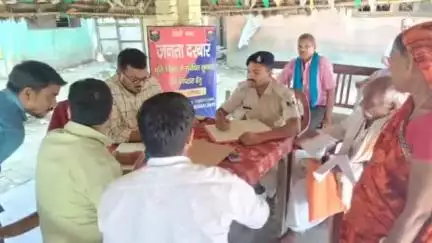 डंडारी: प्रखंड थाना परिसर में भूमि विवाद से संबंधित मामलों के निष्पादन हेतु जनता दरबार का आयोजन किया गया