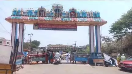 కొడిమ్యాల: భక్తుల చలువ పందిళ్ల కిందనే అధికారుల కార్ల పార్కింగ్, పై అధికారులు చెప్పినా ఫలితం లేదని ఆరోపణలు #localissue