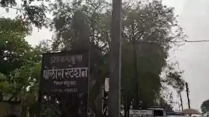 अक्कलकुवा: अंकलेश्वर ते ब्रहानपूर महामार्गावर सोरापाडा गावाजवळ मोटर अपघात, तीन जण जखमी