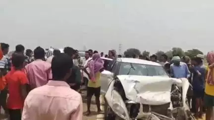 अथमलगोला: अथमलगोला के करजान गांव में दो चार पहिया वाहनों की भीषण टक्कर, 5 लोग घायल