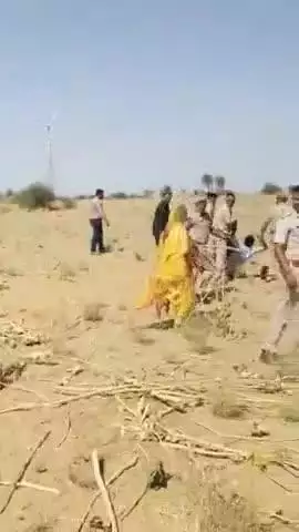 शिव: शिव तहसील में हाईटेंशन लाइनों के विवाद के चलते किसानों ने ठप किया निर्माण कार्य, वीडियो हो रहा है वायरल