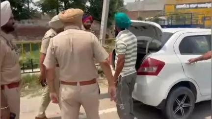 ਭਿੱਖੀਵਿੰਡ: ਰੈਡ ਅਲਰਟ ਦੇ ਮੱਦੇਨਜ਼ਰ ਅਲਗੋਂ ਕੋਠੀ ਵਿਖੇ ਡੀਐਸਪੀ ਭਿੱਖੀਵਿੰਡ ਨੇ ਕੀਤੀ ਵਾਹਨਾਂ ਦੀ ਚੈਕਿੰਗ