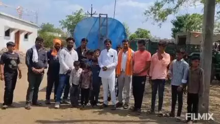 उमरी: सिंधी तांड्याची तहान भागवण्यासाठी मोफत टँकर सेवा सुरु - सामाजिक कार्यकर्ते पूयड