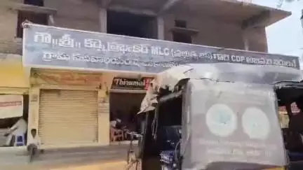 చౌటుప్పల్: పట్టణంలో అక్రమంగా ఇల్లు నిర్మించారని కూల్చేందుకు యత్నించిన అధికారులు, ఆత్మహత్యయత్నానికి పాల్పడిన ఇంటి యజమాని కుమారుడు