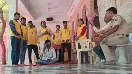 पुष्कर: पुष्कर के ब्रह्मा मंदिर में सिविल डिफेंस की टीम ने की मॉक ड्रिल, श्रद्धालुओं को आपात स्थिति में बचने के उपाय बताए