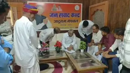चौहटन: चौहटन विधायक आदूराम मेघवाल ने जनसंवाद केंद्र में की जनसुनवाई, आमजन की समस्याएं सुनी