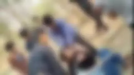 परळी: टोकवाडी शिवारातील रत्नेश्वर मंदिर परिसरात एका तरुणाला एका टोळक्याची मारहाण, व्हिडिओ व्हायरल