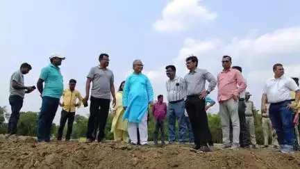 পাঁশকুড়া: পাঁশকুড়া পৌরসভা এলাকার জন্দ্রাও গড়পুর সত্যমপুর সন্নুপাড়া গত বন্যায় ভেঙে যাওয়ার নদী বাঁধ পরিদর্শন জেলা জেলা শাসক