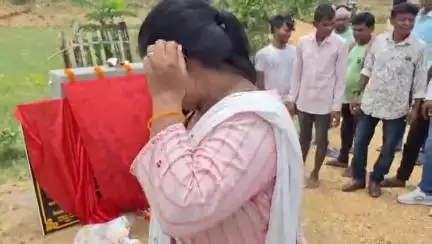 बंदगांव: बंदगांव के डेंगसरगी में विधायक ने सड़क का शिलान्यास किया, ग्रामीणों ने खुशी जताई