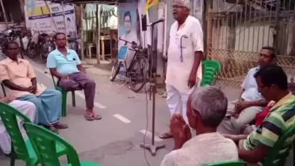 সন্দেশখালি ২: বিকাশ ভবনে সামনে শিক্ষকদের উপরে পুলিশি  আক্রমণের প্রতিবাদে সন্দেশখালিতে বামেদের প্রতিবাদ সভা