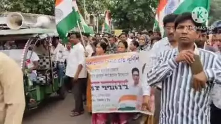 ইলামবাজার: ইলামবাজার ব্লক তৃণমূল কংগ্রেসের পক্ষ থেকে দেশাত্মবোধক সমাবেশ ভারতীয় সোনাকে শ্রদ্ধা জানাতে এই সমাবেশ অনুষ্ঠিত হয়