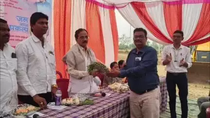 अर्जुनी मोरगाव: बाक्टी वितरिकेच्या तलाव खोलीकरण व गाळ काढणे या कामाचे भूमिपूजन आमदार राजकुमार बडोले यांच्या हस्ते भूमिपूजन संपन्न