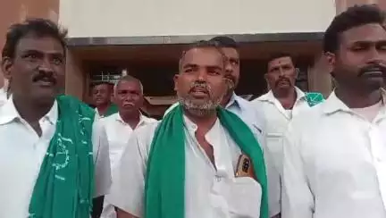 ಬೀಳಗಿ: ಜಿಲ್ಲಾಡಳಿತಕ್ಕೆ ಮಾತು ಕೊಟ್ಟಂತೆ ನಡೆದುಕೊಳ್ಳಿ,ಪಟ್ಟಣದಲ್ಲಿ ಸಕ್ಕರೆ ಕಾರ್ಖಾನೆಗಳಿಗೆ ಎಚ್ಚರಿಕೆ ನೀಡಿದ ರಾಜ್ಯ ರೈತ ಸಂಘ
