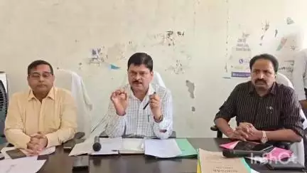 बंशीधरनगर (नगर उंटारी): श्री बंशीधर नगर में विकास योजनाओं की समीक्षा बैठक, उपायुक्त की अध्यक्षता में