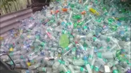 வால்பாறை: சின்கோனா சோதனை சாவடியில் குவிந்த பிளாஸ்டிக் பாட்டில்கள்