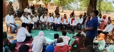 बरियातु: गोनिया पंचायत क्षेत्र का दौरा कर विधायक प्रकाश राम ने सुनी ग्रामीणों की समस्याएं