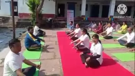 स्याल्दे: उत्तराखंड आयुष विंग द्वारा जीजीआईसी स्याल्दे मैदान में आयोजित प्रखण्ड स्तरीय योग शिविर