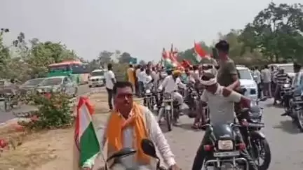 सोरांव: ऑपरेशन सिंदूर की सफलता पर मऊआइमा में जिला अध्यक्ष गंगापार के नेतृत्व में निकाली गई भव्य तिरंगा यात्रा #oprationsindoor