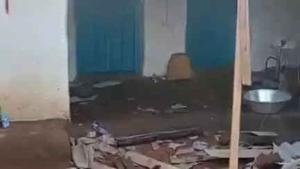 बिशुनपुर: कुंजाम में आंधी-तूफान से ग्रामीणों के घर की छत उड़ी, मुआवजे की मांग