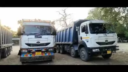 ડીસા: ડીસા કંસારી હાઈવે પરથી ઓવરલોડ રેતી ભરેલા 4 ડમ્પરો ગ્રામ્ય મામલતદારે ઝડપી પાડ્યાં કરાઈ કડક કાર્યવાહી