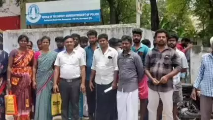 பென்னாகரம்: டி.எஸ்.பியிடம் 

ஒகேனக்கல் மசாஜ் செய்யும் தொழிலாளர்கள்  அனுமதி கேட்டு மனு