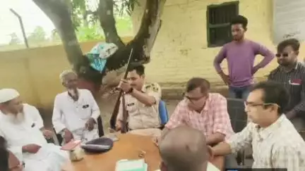 पोठिया: पहाड़कट्टा थाना परिसर में शस्त्रों का भौतिक सत्यापन, बीडीओ और आरओ रहे शामिल