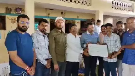 આંકલાવ: ઇન્દિરા કોલોની વિસ્તારમાં તળાવમાં ડૂબી ગયેલ બાળકોના પરિવારજનોને સહાયના ચેક આપવામાં આવ્યા, સાંસદ ઉપસ્થિત રહ્યા