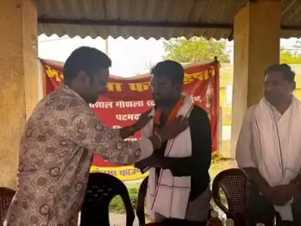 पटमदा: गोबरघूसी में विशाल गौशाला रक्षा केंद्र का शिलान्यास किया गया