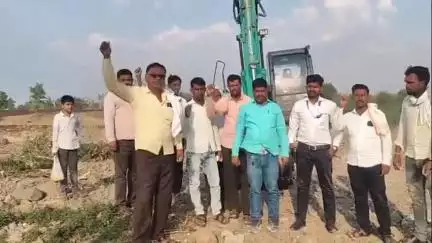 जिंतूर: करपरानदी खोलीकरण सरळीकरन कामाचे तहसीलदार सरवदे यांच्या हस्ते उद्घाटन