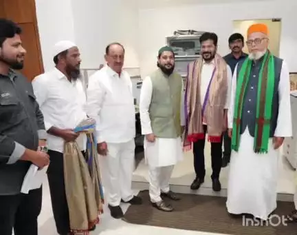 హజ్రత్ సైలనిబాబా గంధము ఉర్సు జాతర కు రావాలని రాష్ట్ర ముఖ్యమంత్రి శ రేవంత్ రెడ్డి  దర్గా పీఠాధిపతులతో కలిసిన ఎమ్మెల్యే