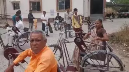 इमामगंज: प्रखंड कार्यालय में 22 दिव्यांगजनों को सहायक उपकरण दिए गए
