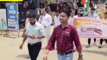 कोमाखान में आज निकाली गई तिरंगा यात्रा, कोमाखान तहसील मार्ग से होते हुए मुख्य मार्ग एवं चौक चौराहों पर देशभक्ति का जश्न