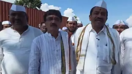 जुन्नर: तुकाराम महाराजांच्या पादुका गायकर यांनी हेलिकॉप्टर मधून ओतूरला आणल्या । पहा काय सांगितलं अनुभव