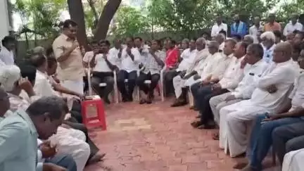ಹಡಗಲಿ: ಮೇ 20ರಂದು ನಡೆಯುವ ಸಾಧನ ಸಮಾವೇಶ ಕಾರ್ಯಕ್ರಮದ ಹಿನ್ನೆಲೆ, ಪಟ್ಟಣದಲ್ಲಿ ಪೂರ್ವಭಾವಿ ಸಿದ್ಧತಾ ಸಭೆ