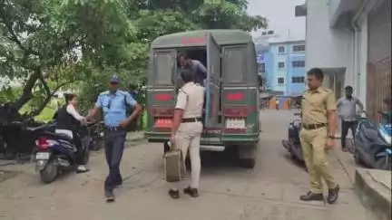 নামখানা: পণের দাবিতে নিজের স্ত্রীকে মারধোরের অভিযোগে গ্রেপ্তার এক ফ্রেজারগঞ্জ এলাকার ঘটনা আজ আদালতে পেশ করল