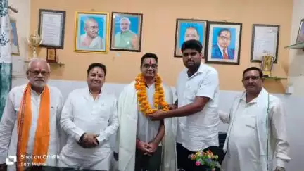 गरौठा: गुरसराय स्वास्थ्य केंद्र परिसर में उपजिलाधिकारी का स्थानांतरण होने पर विदाई समारोह का किया गया आयोजन