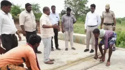 கல்வராயன் மலை: கல்வராயன் மலை ஒன்றியத்துக்கு உட்பட்ட பல்வேறு இடங்களில் ஊரக வளர்ச்சித் துறையின் சார்பில் நடைபெற்று வரும் பணிகள் தொடர்பாக ஆட்சியர் ஆய்வு