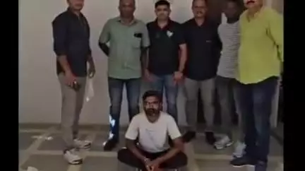 તાલાળા: તાલાલા એસબીઆઈ બેકના એટીએમાંથી થયેલ રોકડ રકમની ચોરીનો ભેદ ઉકેલતી પોલીસ, આરોપીને 53000 ના મુદામાલ સાથે ઝડપ્યો