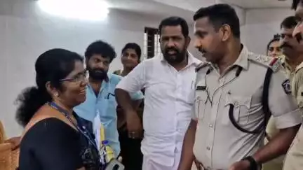 പുനലൂർ: ഇടമുളക്കൽ സർവീസ് സഹകരണ ബാങ്കിൽ മിനിറ്റ്സ് വിവാദം, സെക്രട്ടറിയെ തടഞ്ഞുവച്ചു