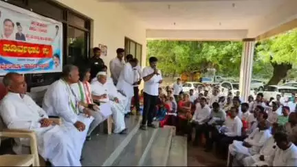 ದೇವರಹಿಪ್ಪರಗಿ: ಪಟ್ಟಣದ ಪ್ರವಾಸಿ ಮಂದಿರದಲ್ಲಿ ಕಾರ್ಯಕರ್ತರ ಪೂರ್ವಭಾವಿ ಸಭೆ ನಡೆಸಿದ ಸಚಿವ ಮಧು ಬಂಗಾರಪ್ಪ