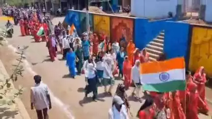 जिला आगर मालवा में देश वीरों के सम्मान में तिरंगा यात्रा निकाली गई