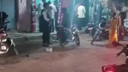 मोहनगढ़: मोहनगढ़ में शराब दुकानदार और पुलिस की अनदेखी, मुख्य बाजार में शराबियों का जमावड़ा