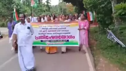 പത്തനാപുരം: പോസ്റ്റ് ഓഫീസ് നിക്ഷേപം വ്യാജ ഒപ്പിട്ട് തട്ടിയെടുത്തു, പഞ്ചായത്ത് പ്രസിഡന്റിനെതിരെ ചിറ്റാശ്ശേരിയിൽ കോൺഗ്രസ് പ്രതിഷേധം