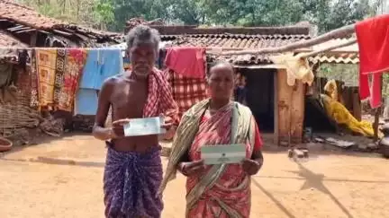 ଜମନକିରା: ପୁକୁଡ଼ା ଠାରେ ୨ ଜଣ ବ୍ୟକ୍ତି ଙ୍କ ବ୍ୟାଙ୍କ୍ ଖାତା ରେ ବେଆଇନ ଭାବେ ସରକାରୀ ଟଙ୍କା ଜମା, କାଢ଼ିନେଲେ ଦଲାଲ